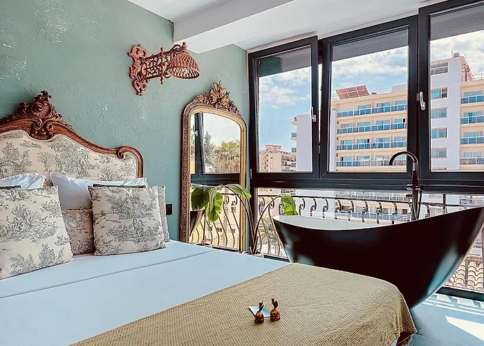 Alhambra Deco Homtels