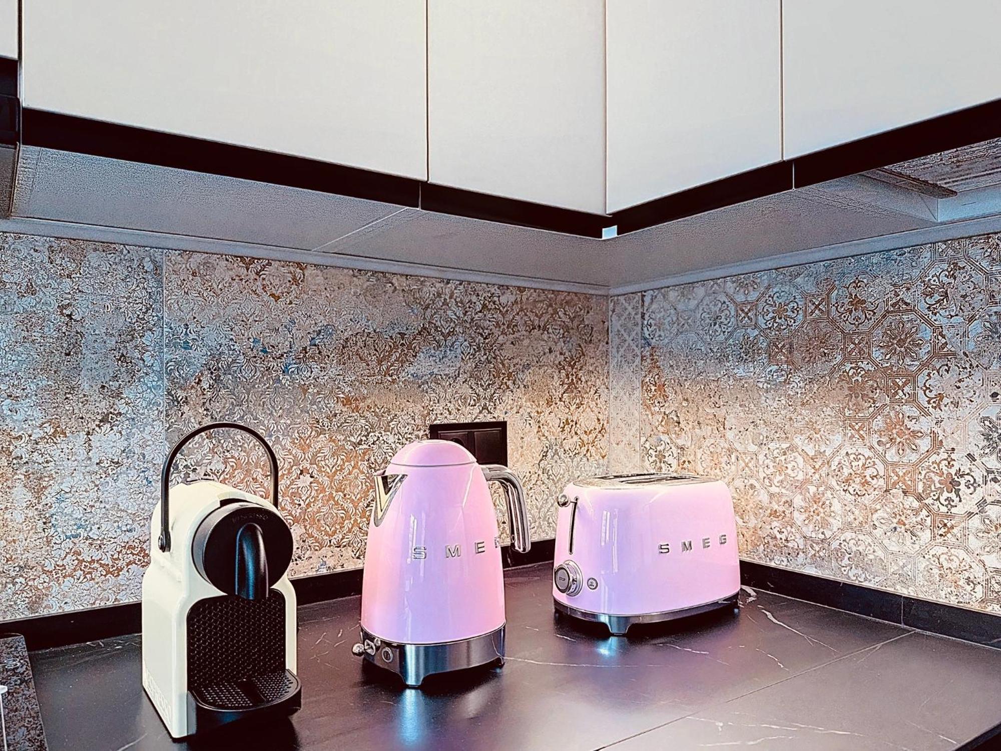 Alhambra Deco Homtels