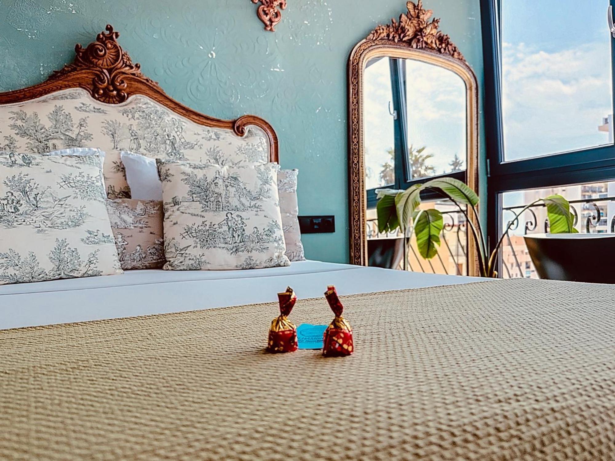 Alhambra Deco Homtels