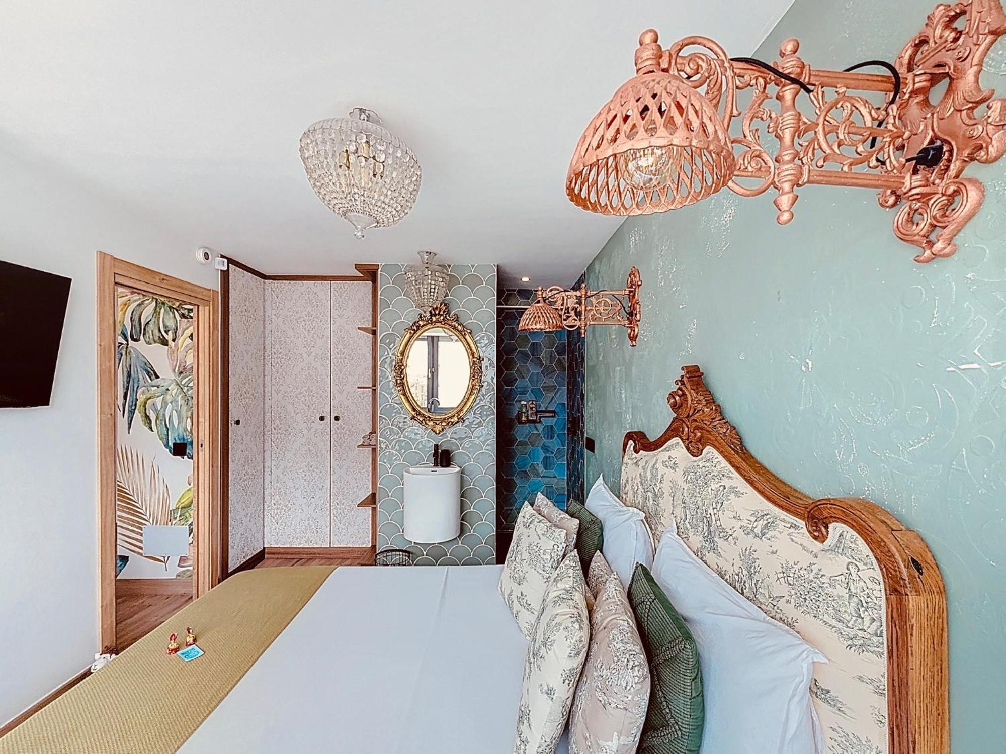 Alhambra Deco Homtels *