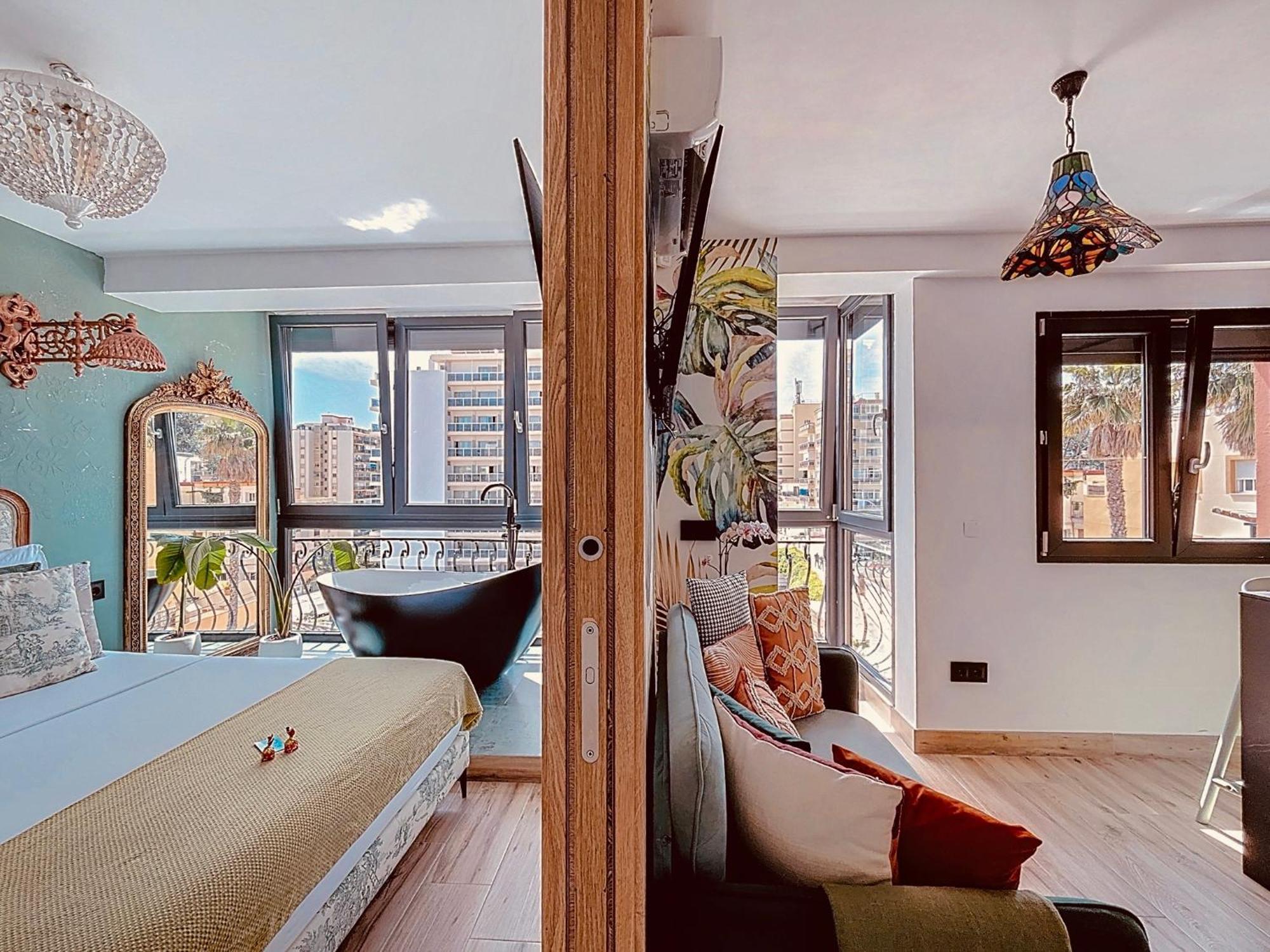 Alhambra Deco Homtels
